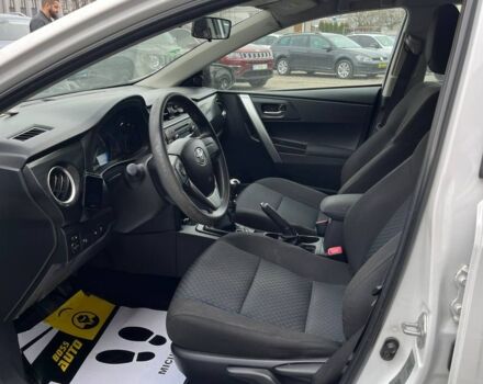 Белый Тойота Аурис, объемом двигателя 1.4 л и пробегом 235 тыс. км за 9000 $, фото 8 на Automoto.ua