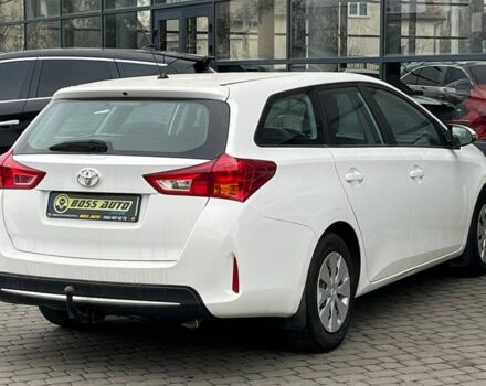 Белый Тойота Аурис, объемом двигателя 1.4 л и пробегом 235 тыс. км за 9000 $, фото 5 на Automoto.ua