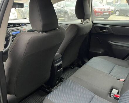 Белый Тойота Аурис, объемом двигателя 1.4 л и пробегом 235 тыс. км за 9000 $, фото 15 на Automoto.ua