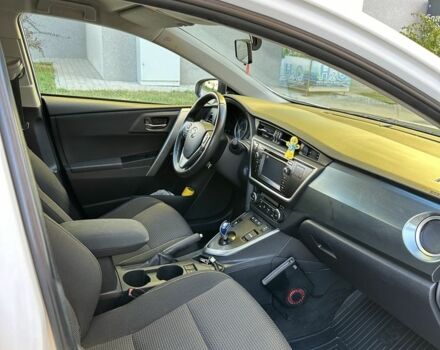 Белый Тойота Аурис, объемом двигателя 1.8 л и пробегом 138 тыс. км за 12500 $, фото 5 на Automoto.ua