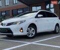 Белый Тойота Аурис, объемом двигателя 1.8 л и пробегом 244 тыс. км за 11490 $, фото 1 на Automoto.ua