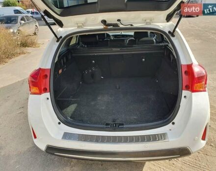 Белый Тойота Аурис, объемом двигателя 1.8 л и пробегом 195 тыс. км за 15000 $, фото 5 на Automoto.ua