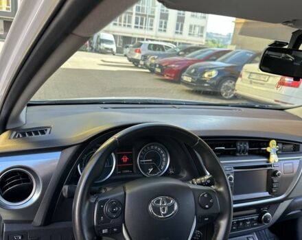 Белый Тойота Аурис, объемом двигателя 1.8 л и пробегом 138 тыс. км за 12500 $, фото 6 на Automoto.ua