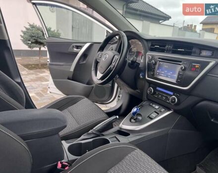 Білий Тойота Ауріс, об'ємом двигуна 1.8 л та пробігом 145 тис. км за 10900 $, фото 11 на Automoto.ua