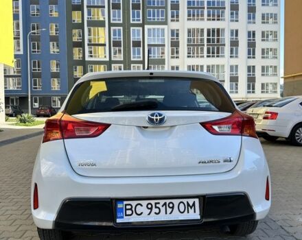Белый Тойота Аурис, объемом двигателя 1.8 л и пробегом 138 тыс. км за 12500 $, фото 2 на Automoto.ua