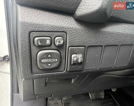 Білий Тойота Ауріс, об'ємом двигуна 1.8 л та пробігом 145 тис. км за 10900 $, фото 19 на Automoto.ua