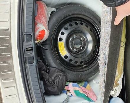 Белый Тойота Аурис, объемом двигателя 1.8 л и пробегом 195 тыс. км за 15000 $, фото 17 на Automoto.ua