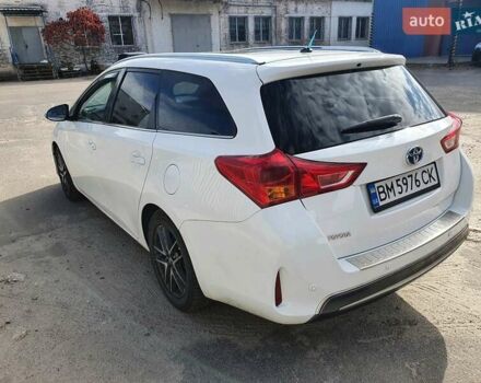 Белый Тойота Аурис, объемом двигателя 1.8 л и пробегом 195 тыс. км за 15000 $, фото 2 на Automoto.ua