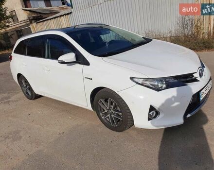 Белый Тойота Аурис, объемом двигателя 1.8 л и пробегом 195 тыс. км за 15000 $, фото 1 на Automoto.ua