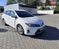 Белый Тойота Аурис, объемом двигателя 2 л и пробегом 220 тыс. км за 9000 $, фото 1 на Automoto.ua