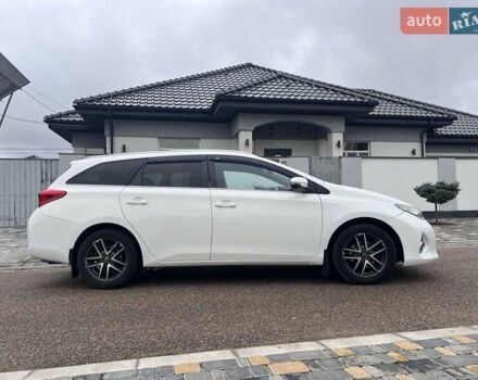 Білий Тойота Ауріс, об'ємом двигуна 1.8 л та пробігом 145 тис. км за 10900 $, фото 5 на Automoto.ua