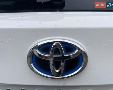 Білий Тойота Ауріс, об'ємом двигуна 1.8 л та пробігом 145 тис. км за 10900 $, фото 9 на Automoto.ua