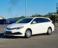 Белый Тойота Аурис, объемом двигателя 0 л и пробегом 256 тыс. км за 10700 $, фото 1 на Automoto.ua