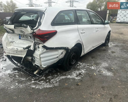 Белый Тойота Аурис, объемом двигателя 1.6 л и пробегом 230 тыс. км за 4350 $, фото 4 на Automoto.ua