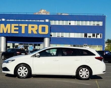 Белый Тойота Аурис, объемом двигателя 0 л и пробегом 256 тыс. км за 10700 $, фото 2 на Automoto.ua