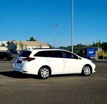 Белый Тойота Аурис, объемом двигателя 1.6 л и пробегом 256 тыс. км за 10999 $, фото 5 на Automoto.ua