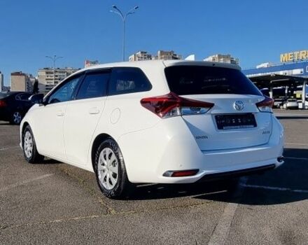 Белый Тойота Аурис, объемом двигателя 0 л и пробегом 256 тыс. км за 10700 $, фото 3 на Automoto.ua