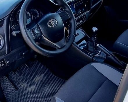 Белый Тойота Аурис, объемом двигателя 0 л и пробегом 256 тыс. км за 10700 $, фото 13 на Automoto.ua