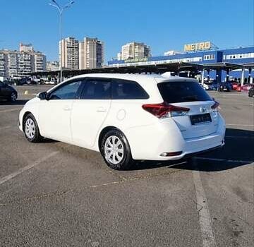 Белый Тойота Аурис, объемом двигателя 1.6 л и пробегом 256 тыс. км за 10999 $, фото 14 на Automoto.ua