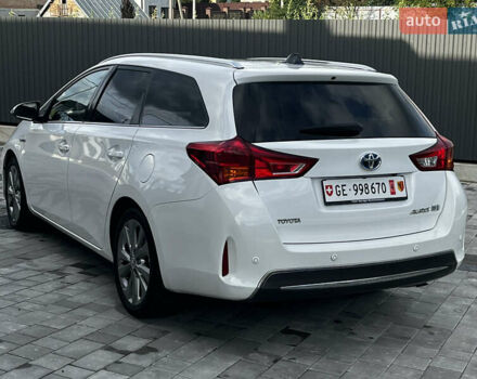 Білий Тойота Ауріс, об'ємом двигуна 1.8 л та пробігом 241 тис. км за 13599 $, фото 6 на Automoto.ua