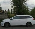 Белый Тойота Аурис, объемом двигателя 1.8 л и пробегом 200 тыс. км за 15000 $, фото 1 на Automoto.ua
