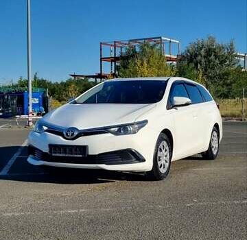 Белый Тойота Аурис, объемом двигателя 1.6 л и пробегом 256 тыс. км за 10999 $, фото 12 на Automoto.ua