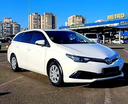 Белый Тойота Аурис, объемом двигателя 1.6 л и пробегом 256 тыс. км за 10700 $, фото 4 на Automoto.ua