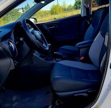 Белый Тойота Аурис, объемом двигателя 1.6 л и пробегом 256 тыс. км за 10999 $, фото 21 на Automoto.ua