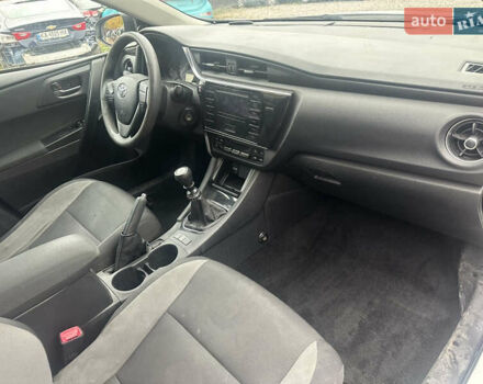 Белый Тойота Аурис, объемом двигателя 1.6 л и пробегом 230 тыс. км за 4350 $, фото 5 на Automoto.ua