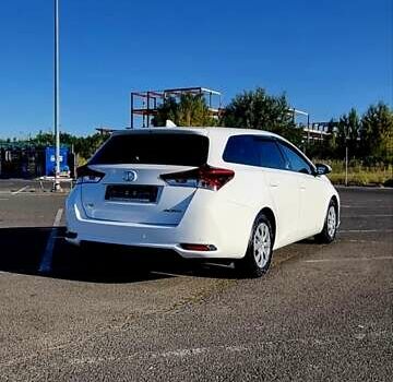Белый Тойота Аурис, объемом двигателя 1.6 л и пробегом 256 тыс. км за 10999 $, фото 6 на Automoto.ua