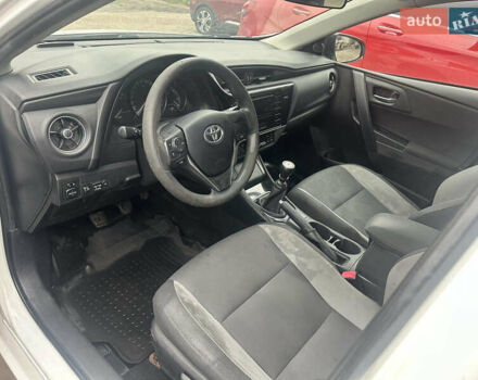 Белый Тойота Аурис, объемом двигателя 1.6 л и пробегом 230 тыс. км за 4350 $, фото 6 на Automoto.ua