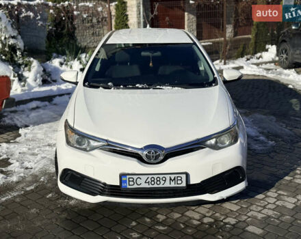 Білий Тойота Ауріс, об'ємом двигуна 1.36 л та пробігом 288 тис. км за 9400 $, фото 1 на Automoto.ua
