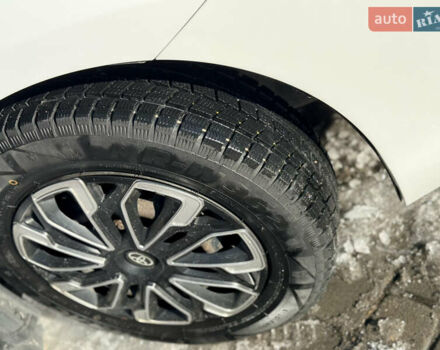 Білий Тойота Ауріс, об'ємом двигуна 1.36 л та пробігом 288 тис. км за 9400 $, фото 8 на Automoto.ua