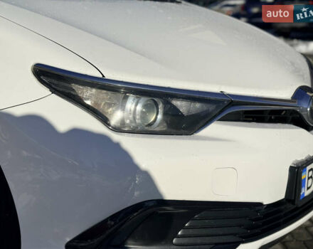 Білий Тойота Ауріс, об'ємом двигуна 1.36 л та пробігом 288 тис. км за 9400 $, фото 7 на Automoto.ua