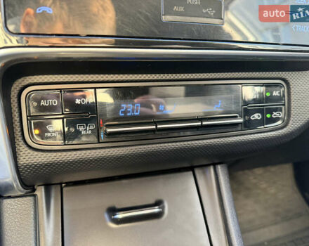 Білий Тойота Ауріс, об'ємом двигуна 1.36 л та пробігом 288 тис. км за 9400 $, фото 21 на Automoto.ua