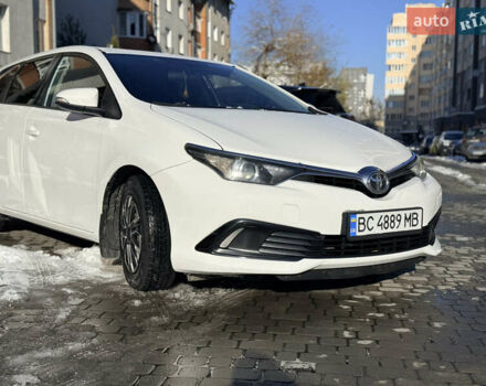 Білий Тойота Ауріс, об'ємом двигуна 1.36 л та пробігом 288 тис. км за 9400 $, фото 2 на Automoto.ua