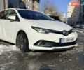 Білий Тойота Ауріс, об'ємом двигуна 1.36 л та пробігом 288 тис. км за 9400 $, фото 2 на Automoto.ua