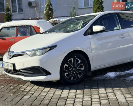 Білий Тойота Ауріс, об'ємом двигуна 1.36 л та пробігом 288 тис. км за 9400 $, фото 4 на Automoto.ua