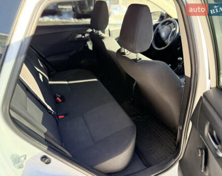 Білий Тойота Ауріс, об'ємом двигуна 1.36 л та пробігом 288 тис. км за 9400 $, фото 11 на Automoto.ua