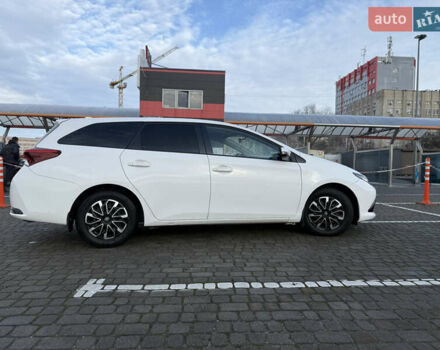 Білий Тойота Ауріс, об'ємом двигуна 1.4 л та пробігом 288 тис. км за 9250 $, фото 4 на Automoto.ua