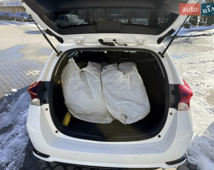 Білий Тойота Ауріс, об'ємом двигуна 1.36 л та пробігом 288 тис. км за 9400 $, фото 9 на Automoto.ua