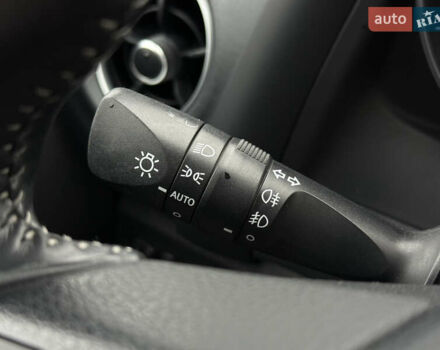 Белый Тойота Аурис, объемом двигателя 1.8 л и пробегом 200 тыс. км за 15900 $, фото 34 на Automoto.ua