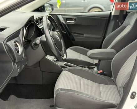 Белый Тойота Аурис, объемом двигателя 1.8 л и пробегом 200 тыс. км за 15700 $, фото 20 на Automoto.ua