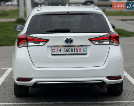 Белый Тойота Аурис, объемом двигателя 1.8 л и пробегом 200 тыс. км за 15900 $, фото 5 на Automoto.ua