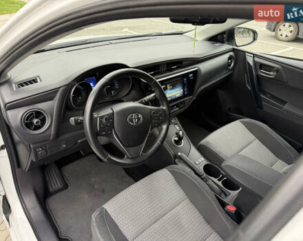 Белый Тойота Аурис, объемом двигателя 1.8 л и пробегом 200 тыс. км за 15900 $, фото 18 на Automoto.ua