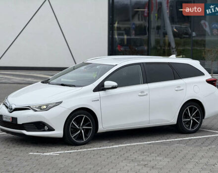 Белый Тойота Аурис, объемом двигателя 1.8 л и пробегом 200 тыс. км за 15700 $, фото 1 на Automoto.ua