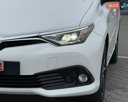 Белый Тойота Аурис, объемом двигателя 1.8 л и пробегом 200 тыс. км за 15900 $, фото 12 на Automoto.ua