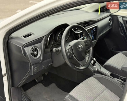 Белый Тойота Аурис, объемом двигателя 1.8 л и пробегом 200 тыс. км за 15700 $, фото 19 на Automoto.ua