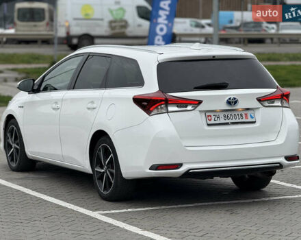 Белый Тойота Аурис, объемом двигателя 1.8 л и пробегом 200 тыс. км за 15700 $, фото 4 на Automoto.ua