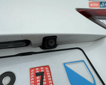 Белый Тойота Аурис, объемом двигателя 1.8 л и пробегом 200 тыс. км за 15700 $, фото 39 на Automoto.ua